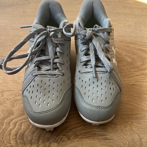 Under Armour Cleats - Gray and White - Little Boy size 13 - Picture 3 of 6